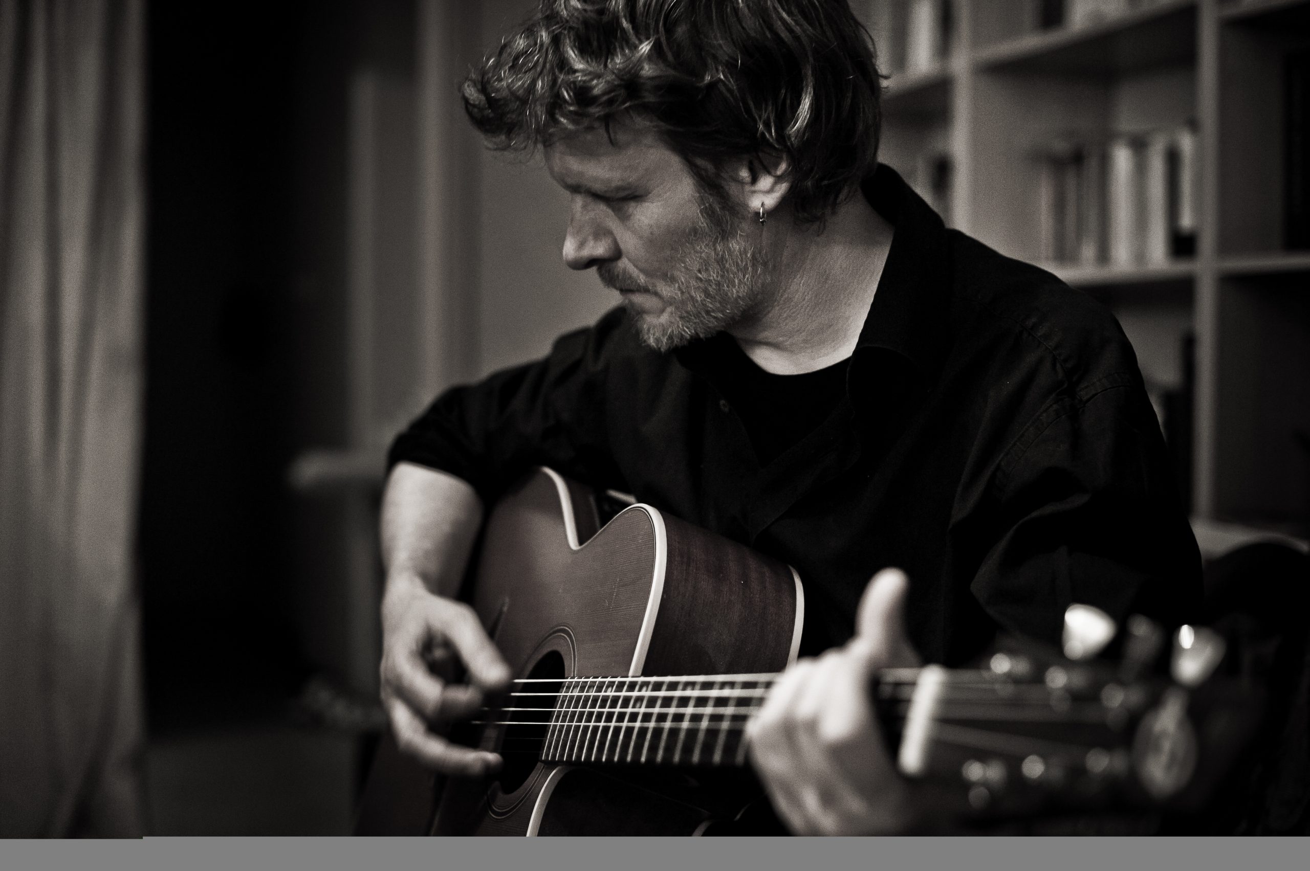 Chanteur guitariste auteur compositeur talent Eckert Paris breton Strasbourg